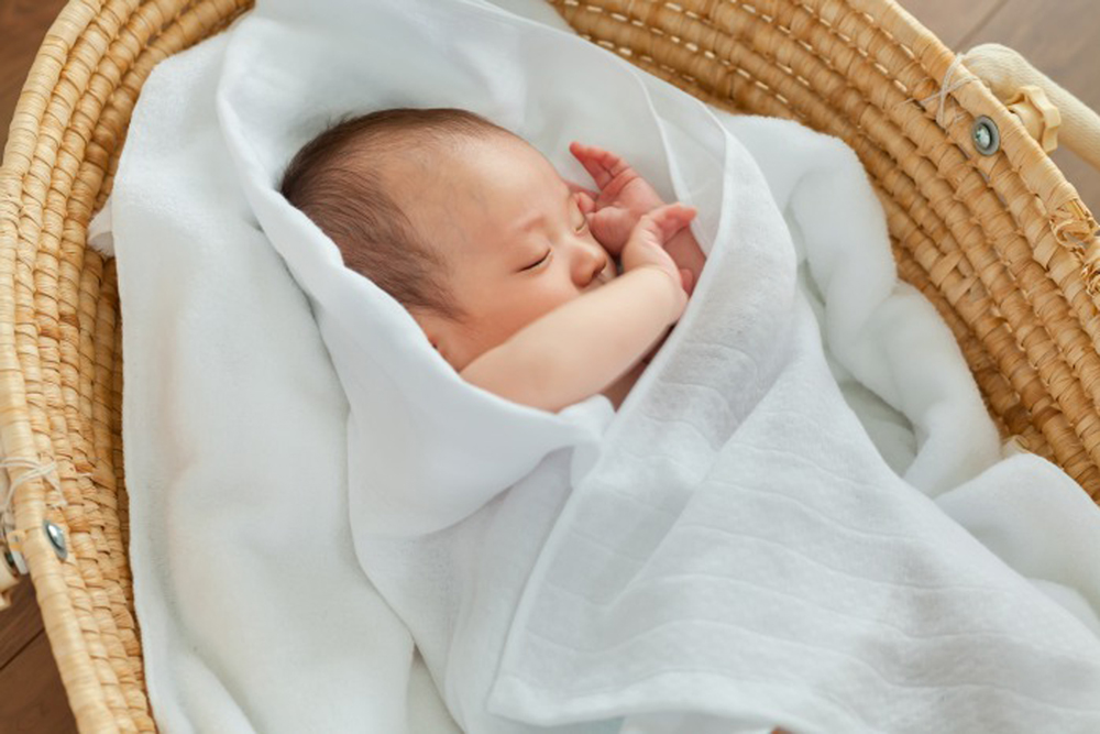 なかでも、弊社１番の人気シリーズが「ダブルガーゼタオル」です。 ダブルガーゼシリーズは、生まれたての赤ちゃんやお肌の敏感な方も安心してお使いいただけます。
